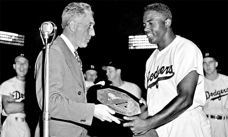 a biography of jackie robinson